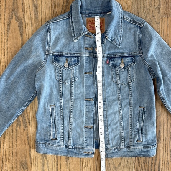 Levi's Women’s Classic Light Blue Denim Jacket Size Medium - Picture 8 of 14